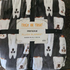 Sppokatacular trick or treat dog ghosts size queen 90x30 new